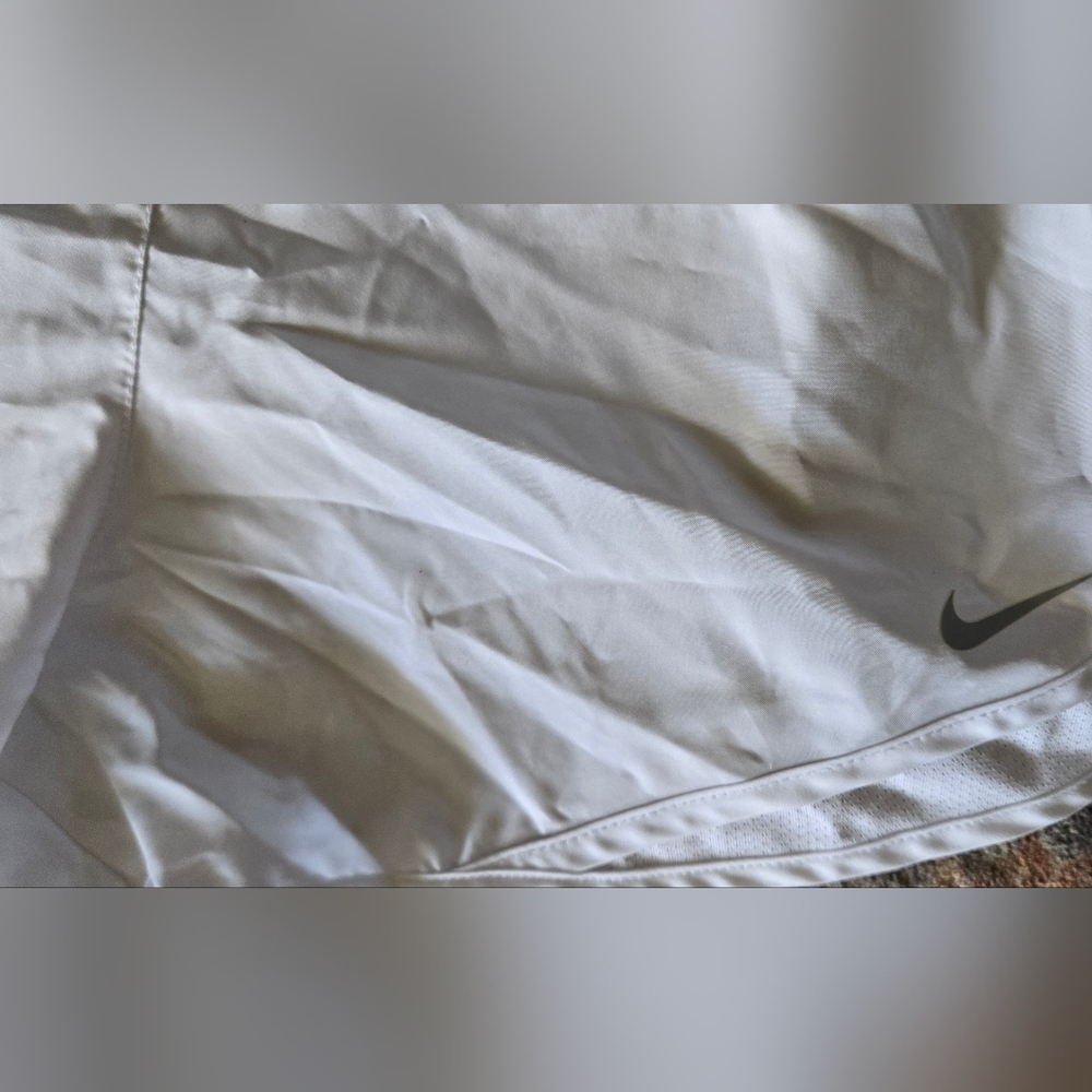 Nike Womens White Athletic Shorts Lightweight Elastic Waist Size Large - Picture 2 of 3